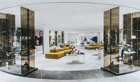 holt renfrew sale
